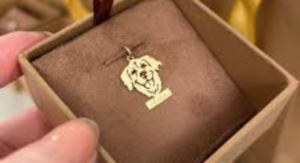 Pingente de Ouro com um Pet Gravado